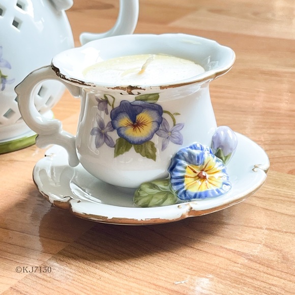 Avon Ceramic Floral Teapot Tea Light Holder With Two Teacup Candles - Picture 6 of 15